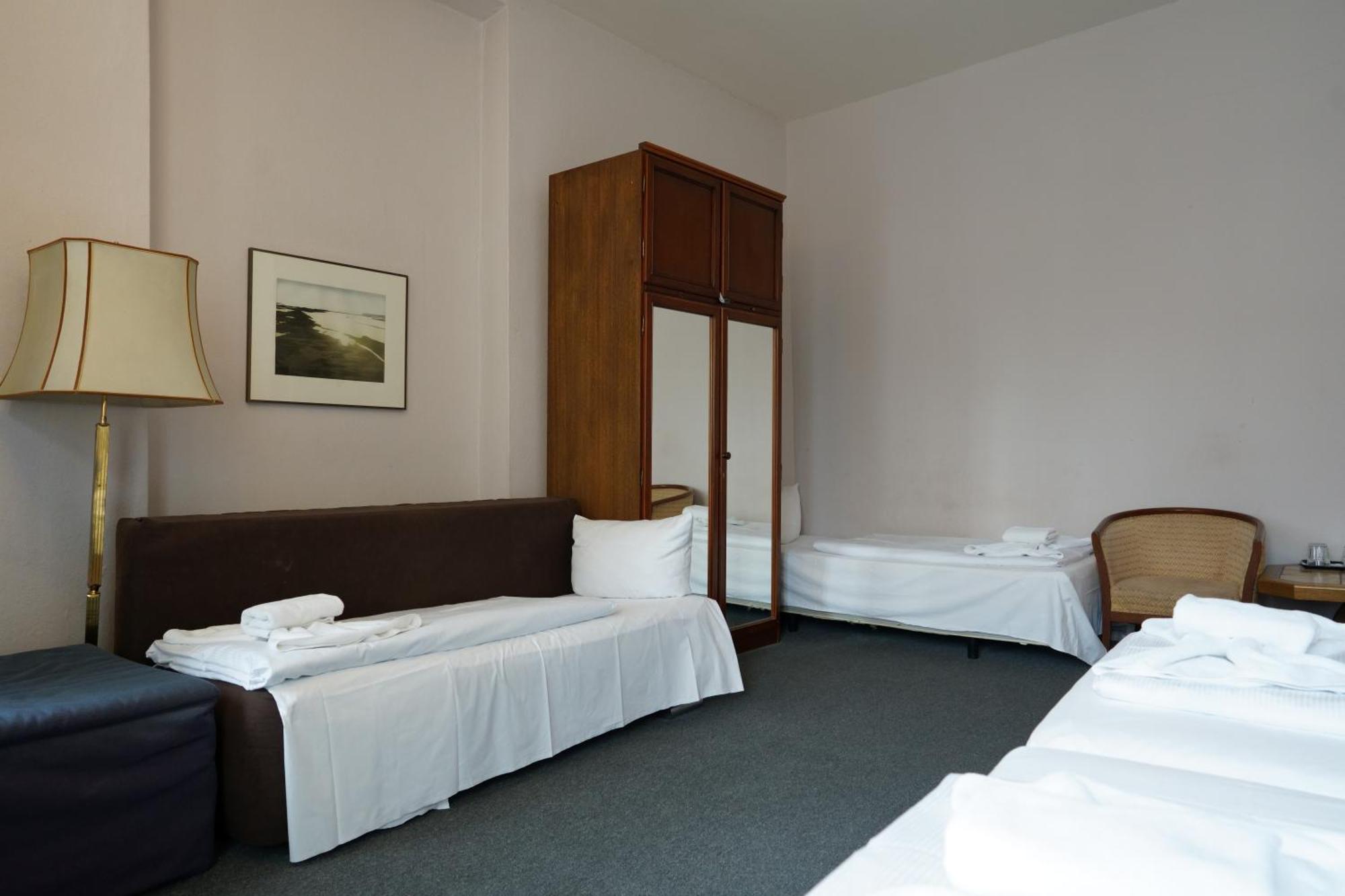 Hotel Pension Xantener Eck Berlin Exterior photo