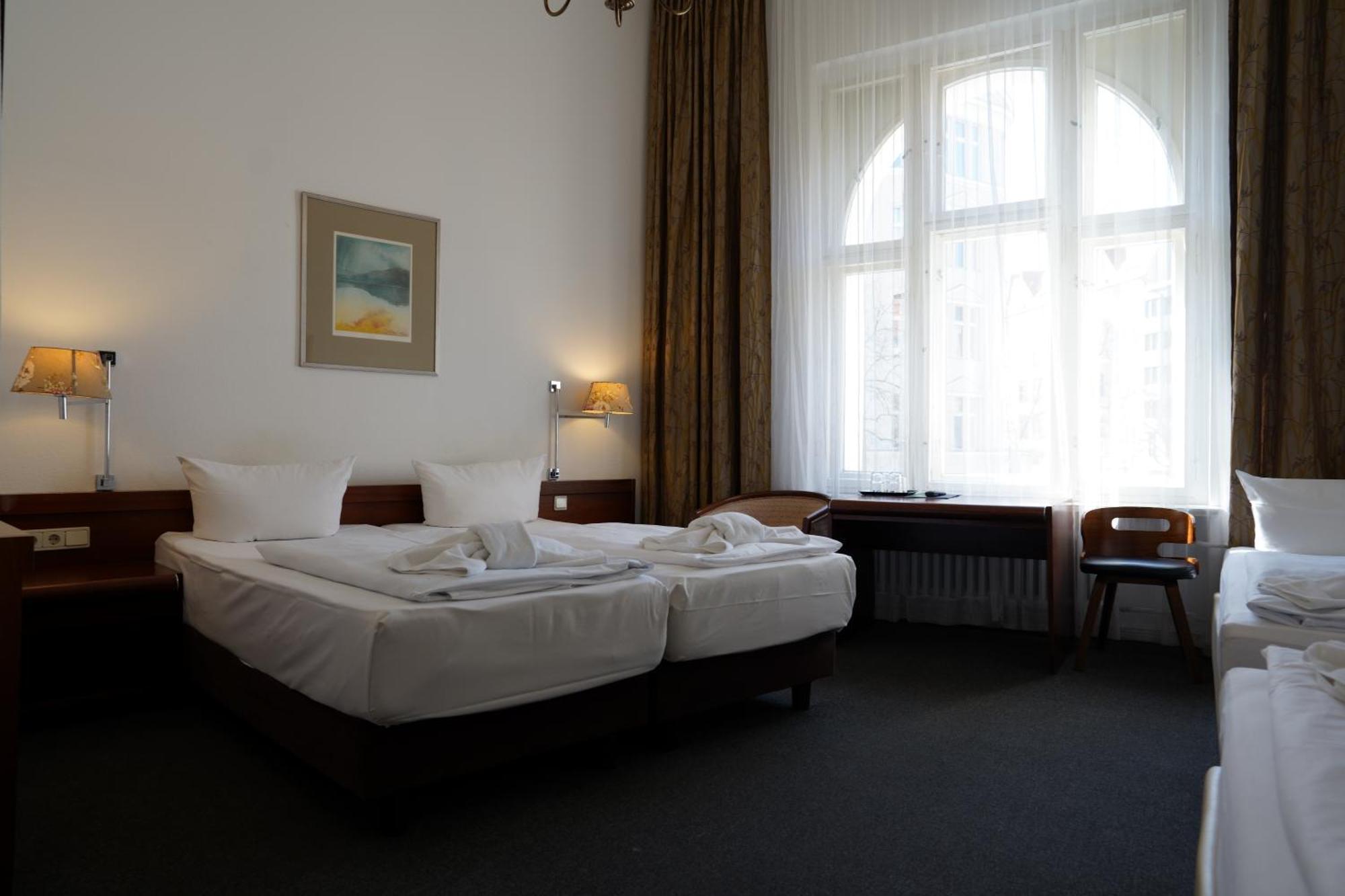 Hotel Pension Xantener Eck Berlin Exterior photo