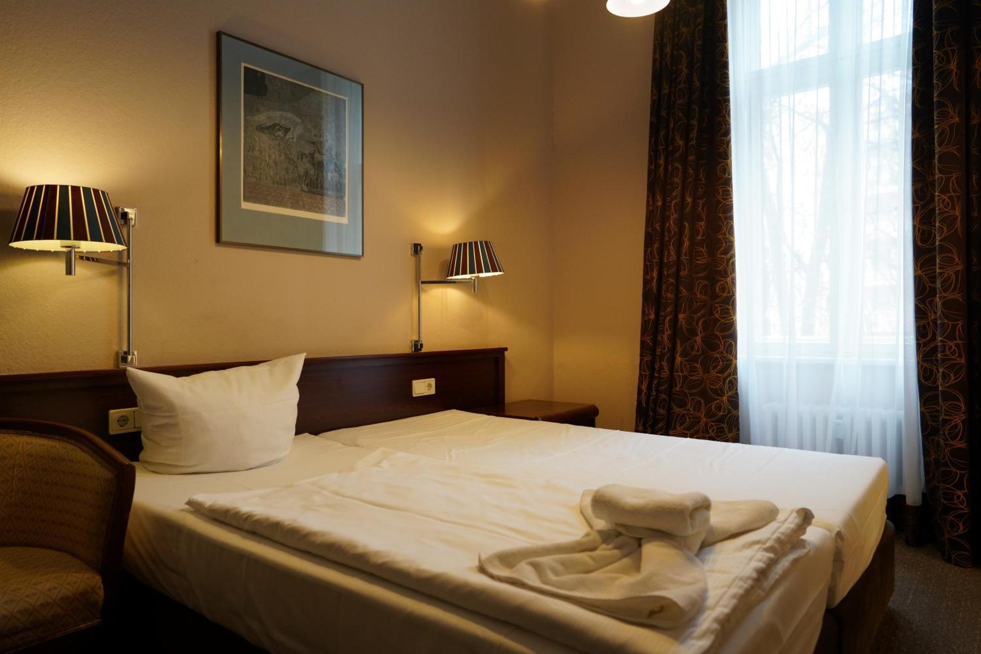 Hotel Pension Xantener Eck Berlin Exterior photo