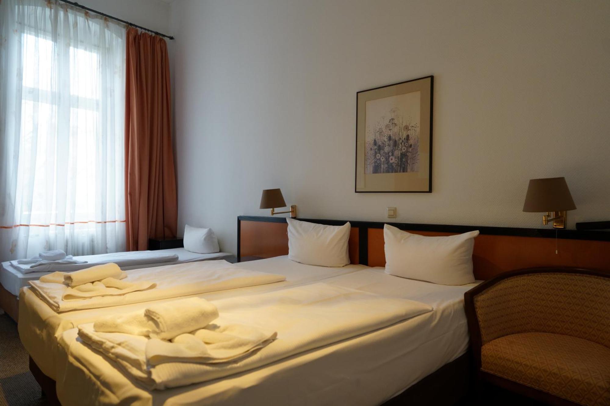 Hotel Pension Xantener Eck Berlin Exterior photo