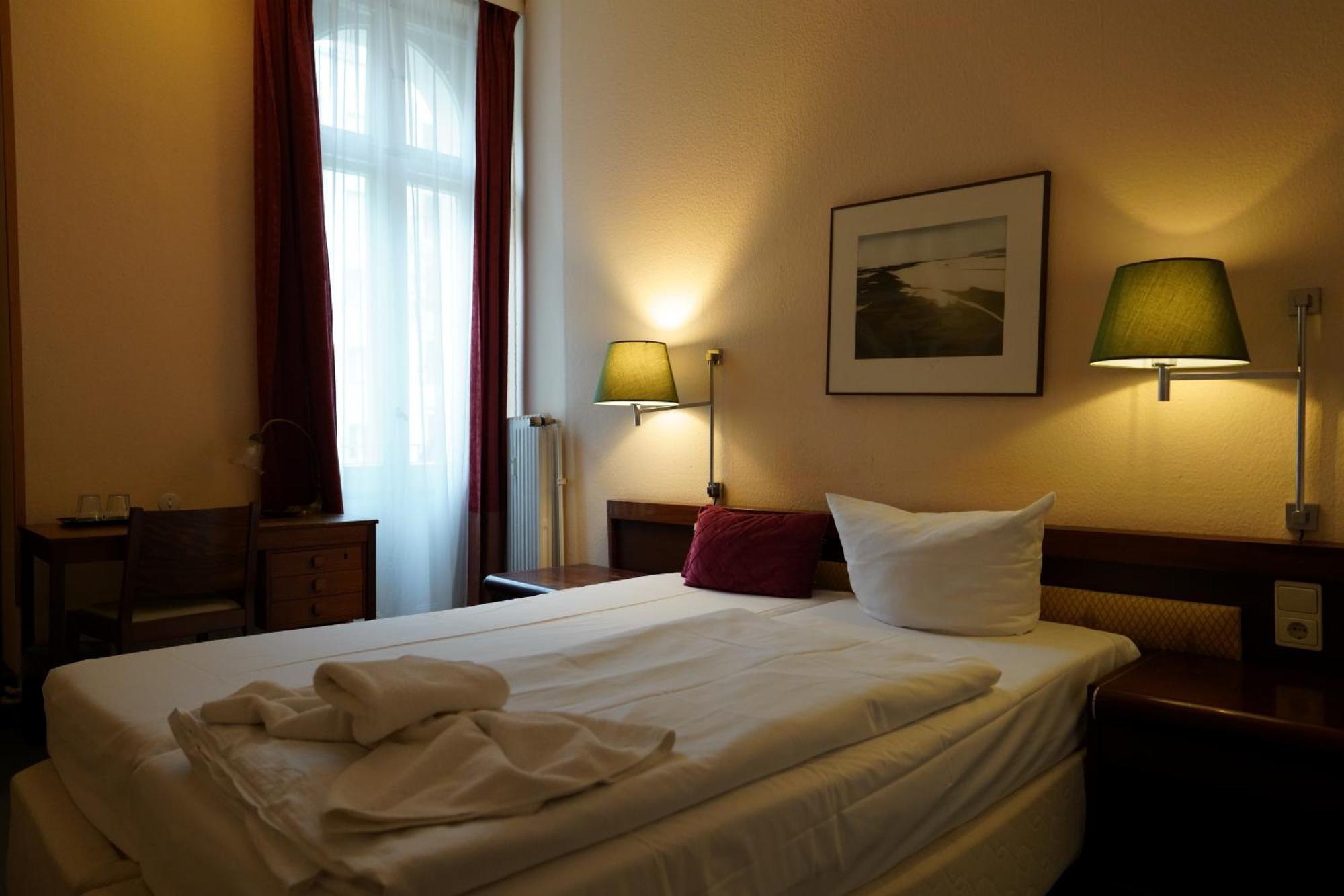 Hotel Pension Xantener Eck Berlin Exterior photo