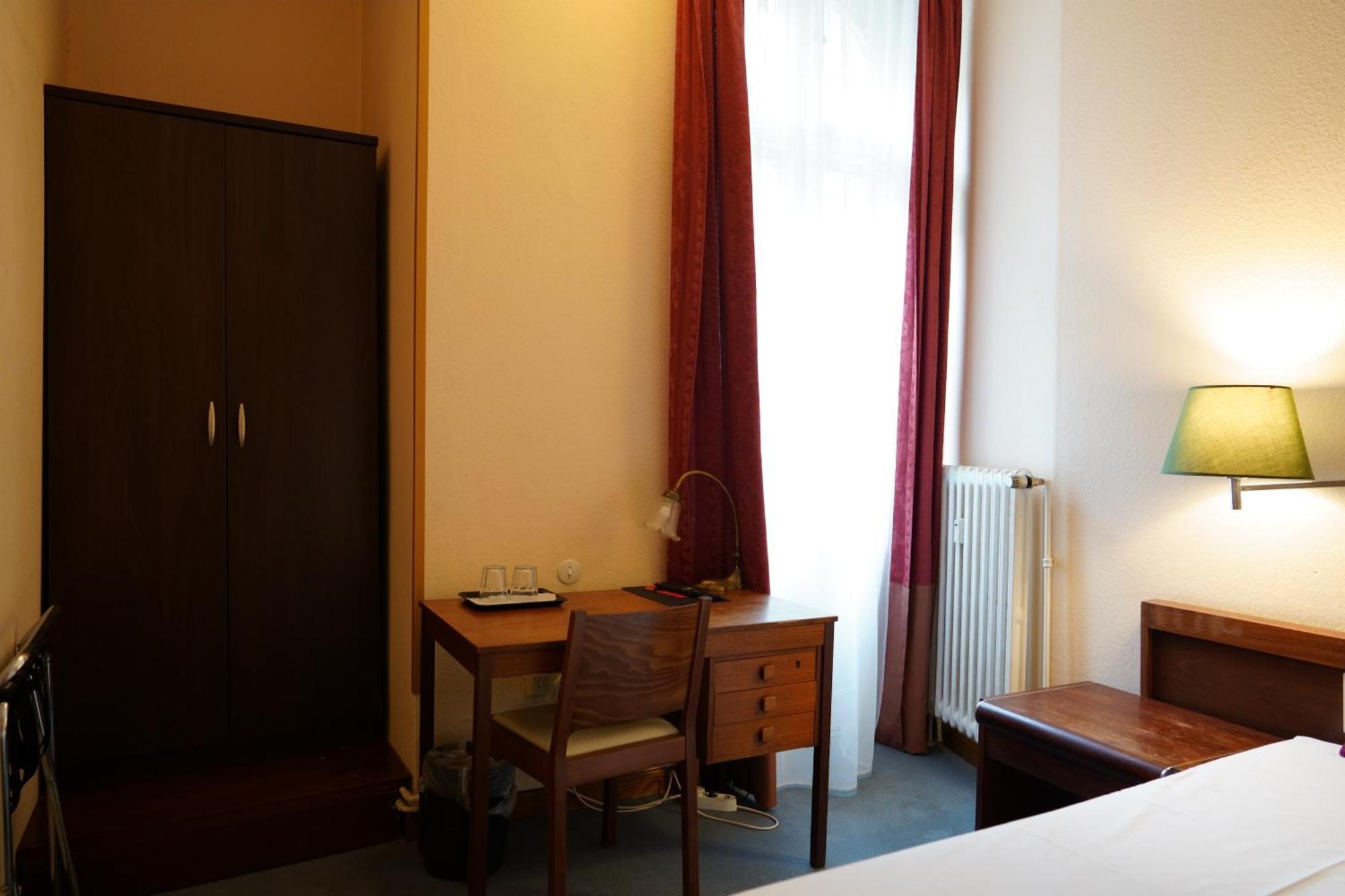 Hotel Pension Xantener Eck Berlin Exterior photo