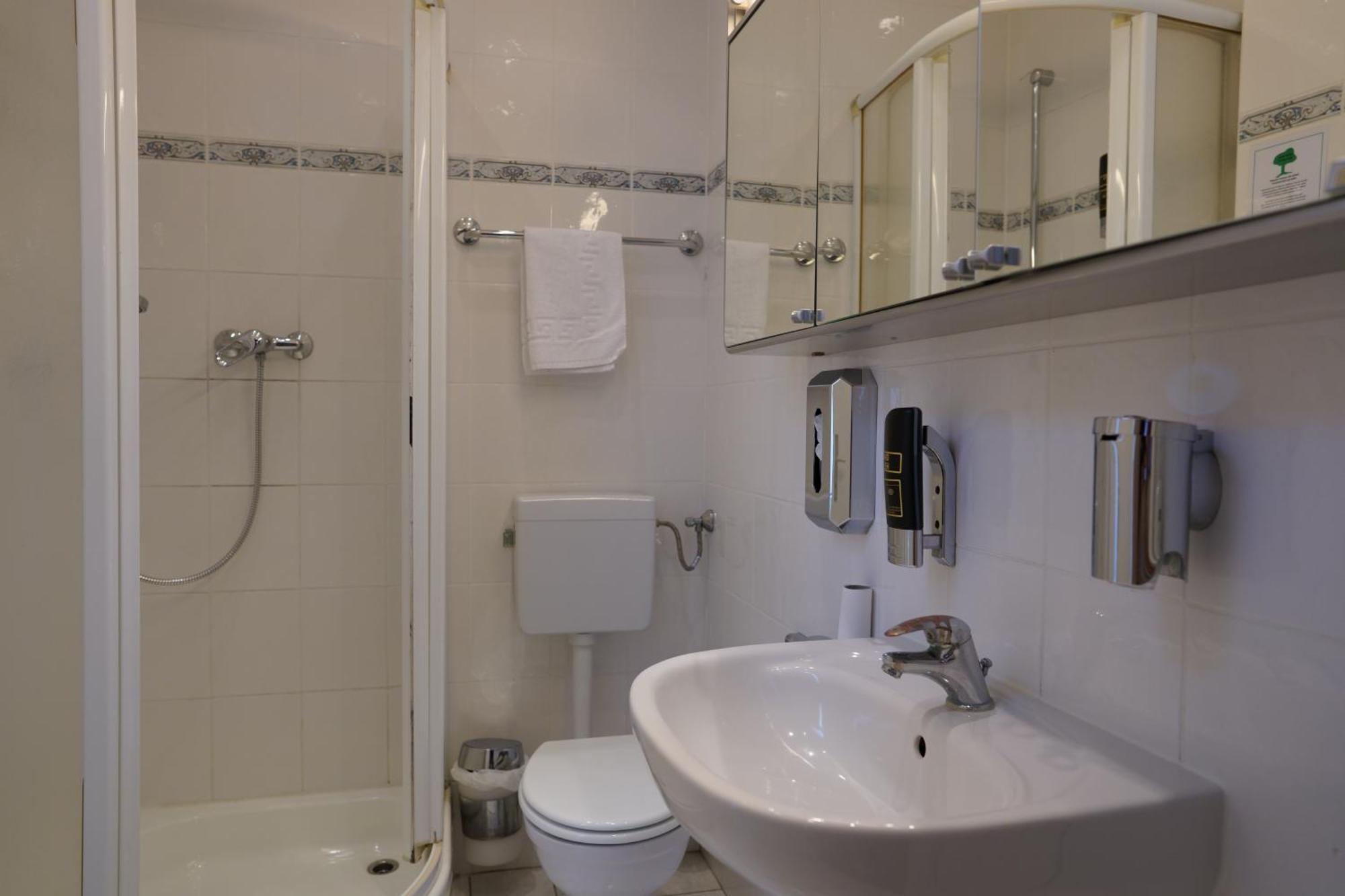 Hotel Pension Xantener Eck Berlin Exterior photo