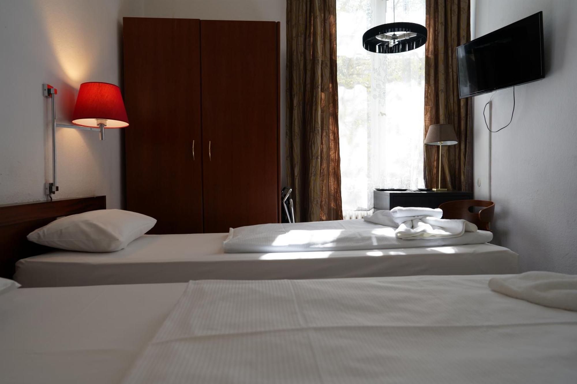 Hotel Pension Xantener Eck Berlin Exterior photo